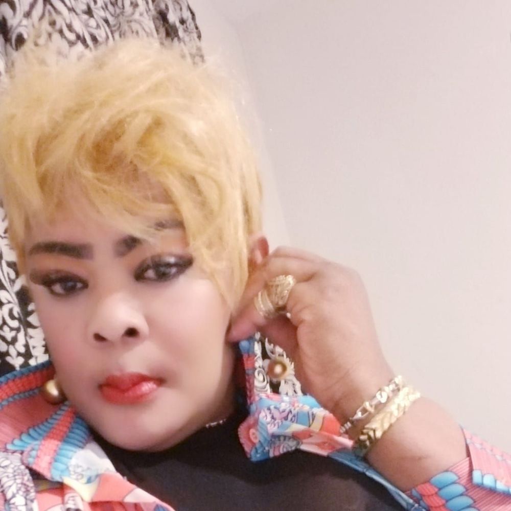 Meet your Posher, Petronie